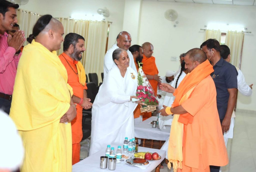 उ.प्र. के लोकप्रिय मुख्यमंत्री माननीय योगी आदित्यनाथ जी से एक विशेष कार्यक्रम के अवसर पर भेट-मुलाकात
